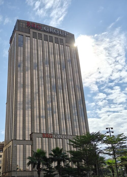 Tòa BRG Tower ốp đá cao 21 tầng trên phố Trần Quang Khải, biển BRG Group trên đỉnh tòa