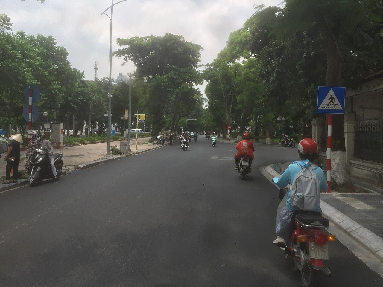 Phố Thụy Khuê rợp bóng cây, Tây Hồ, Hà Nội (ảnh minh hoạ khu vực)