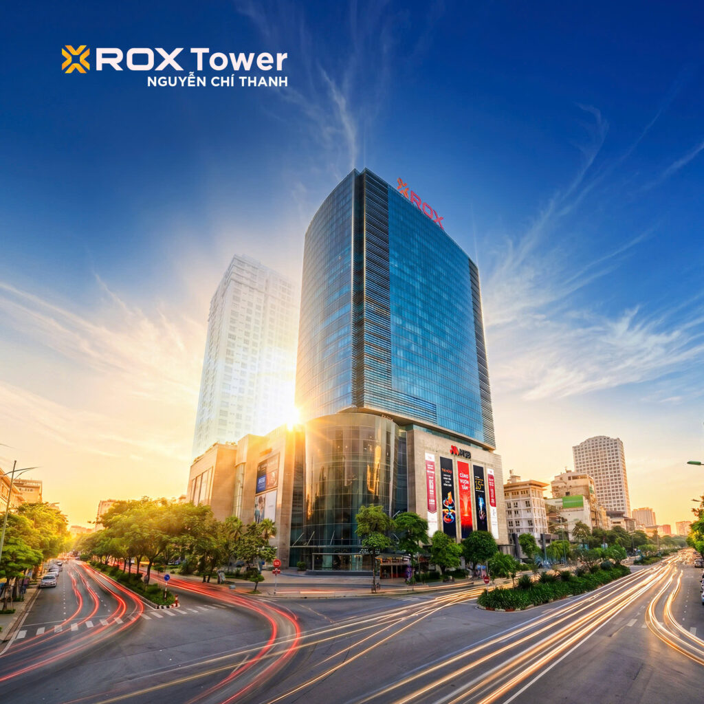 Tòa nhà ROX Tower 54A Nguyễn Chí Thanh (TNR Tower) nhìn từ ngã ba Nguyễn Chí Thanh – Chùa Láng