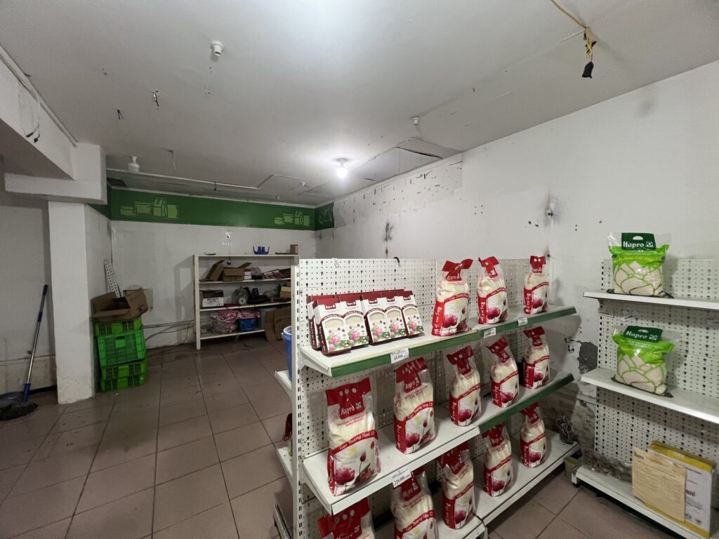 Khu phía trong mặt bằng 15 – 17 Đội Cấn, sàn lát gạch